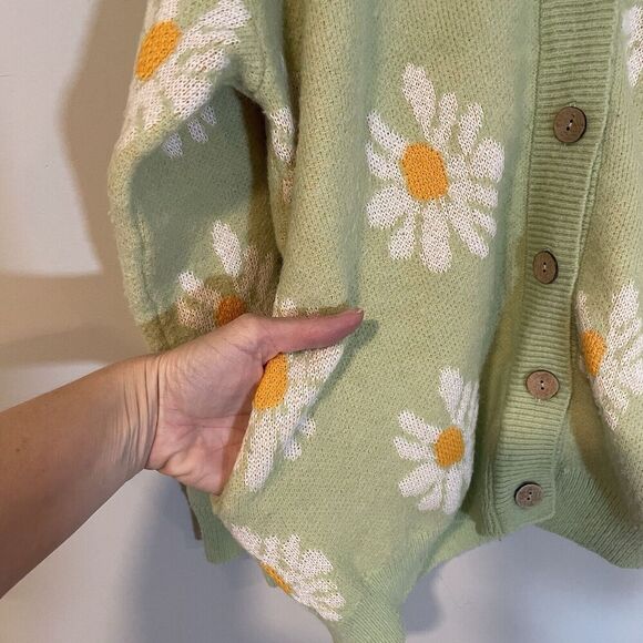 Davi & Dani Daisy Cardigan Sweater Green Sz S Oversized Pockets Button Preppy - Picture 7 of 8